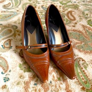 Women’s 8 1/2 medium 2 1/2 inch comfortable heel